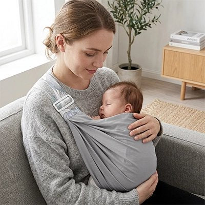Echarpe de portage grise avec bébé qui dort