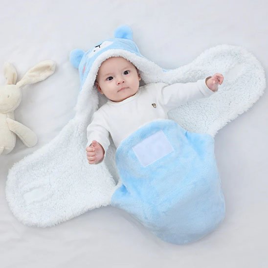 Nid d'ange ouvert en forme d'ourson bleu