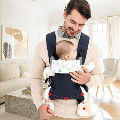 Porte bébé avec bébé sur le ventre de papa