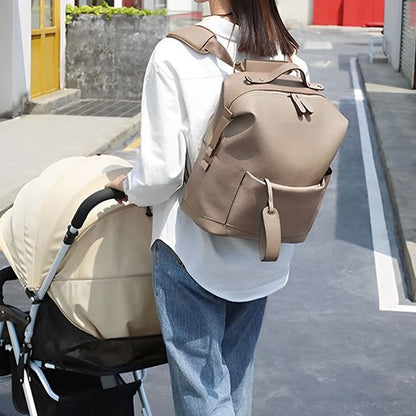 Sac a langer beige avec maman et poussette