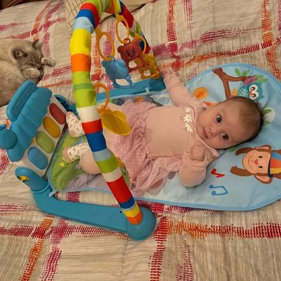 tapis d'éveil bleu avec bébé